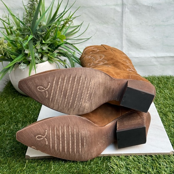 ZIGI Rosary Western Boot
ZIGI Suede Light Brown size 41 US 10 New - Picture 7 of 13